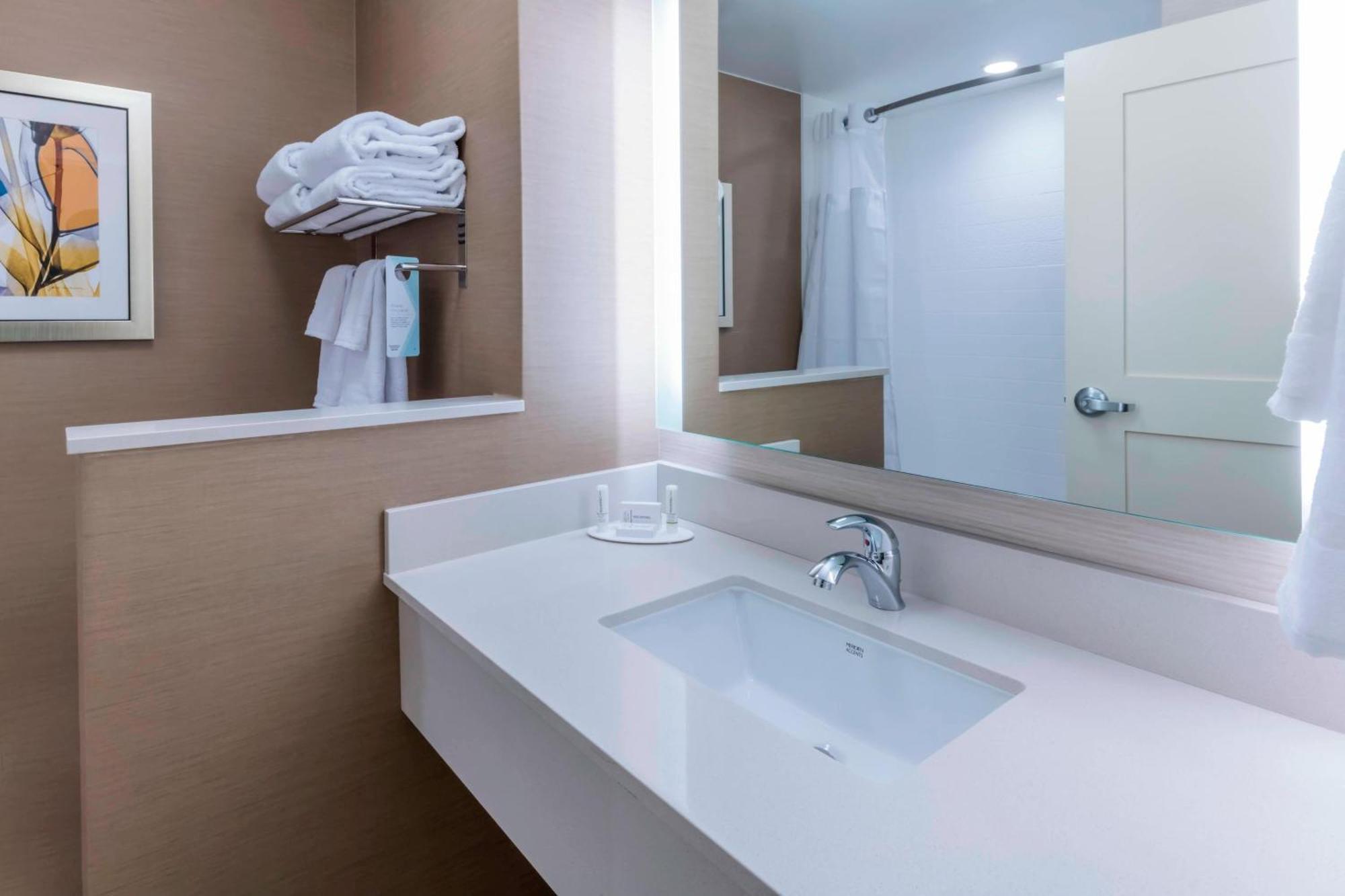 Fairfield Inn & Suites By Marriott Boston Marlborough/Apex Center Екстериор снимка